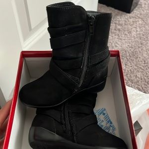 Size 6 toddler black boots